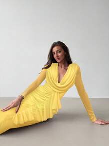 Aloruh Gaun Maxi Seksi Wanita dengan Leher Berpotongan Rendah dan Detail Draping, Liontin, dan Hem Berumbai dari Jala untuk Pesta Natal. - Kuning - View 6