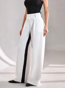 CLARA VERO Pantalón de pierna ancha con botones en la cintura alta, pantalón con paneles de contraste blancos, pantalón de bloques de color de diseñador, pantalón de pierna ancha de dos tonos elegante, pantalón de colección de ropa formal, colección de pierna ancha de alta moda, pantalón de ropa de noche sofisticada, pantalón de colección de diseñador de lujo, pantalón de declaración de uso profesional