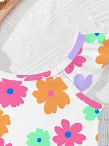 女婴休闲可爱彩色手绘花卉印花修身连体泳衣，适合夏季海滩度假，公主风，小星星，女婴泳衣，浪漫假期，家庭出游季节，假期放松，小花朵，海滩模式，假期氛围，花卉，度假服装