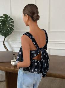 SHEIN Frenchy 女士度假印花编织提花后系带荷叶边下摆背心，夏季度假露背欧洲夏季露背上衣，碎花图案狂欢上衣狂欢伊比沙岛海滩可爱外出上衣生日度假 - 黑與白 - 查看 2