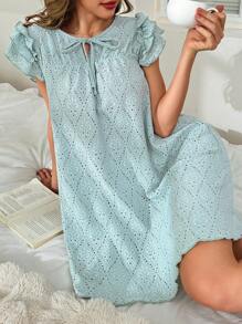 SHEIN Camisón de mujer con decoración de lazo, cuello redondo, mangas abullonadas y diseño con volantes en capas, apto para temporada vacacional y de vacaciones.
