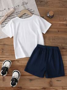 Conjunto informal de 2 piezas de camiseta de manga corta con cuello redondo y estampado de dibujos animados y pantalones cortos para niño pequeño