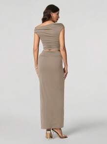 SHEIN Tall 2 件套：女式不对称领口短袖 T 恤 + 迷你裙