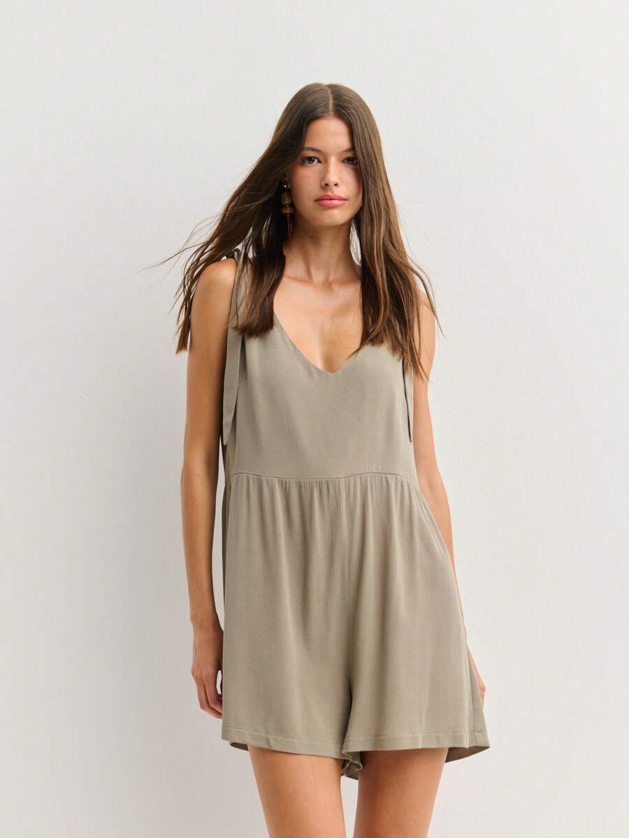 Nöista Lightweight Woven Fabric-Easy Pick For 4th Of July Picnics Or Afternoons. - Army Green - View 1