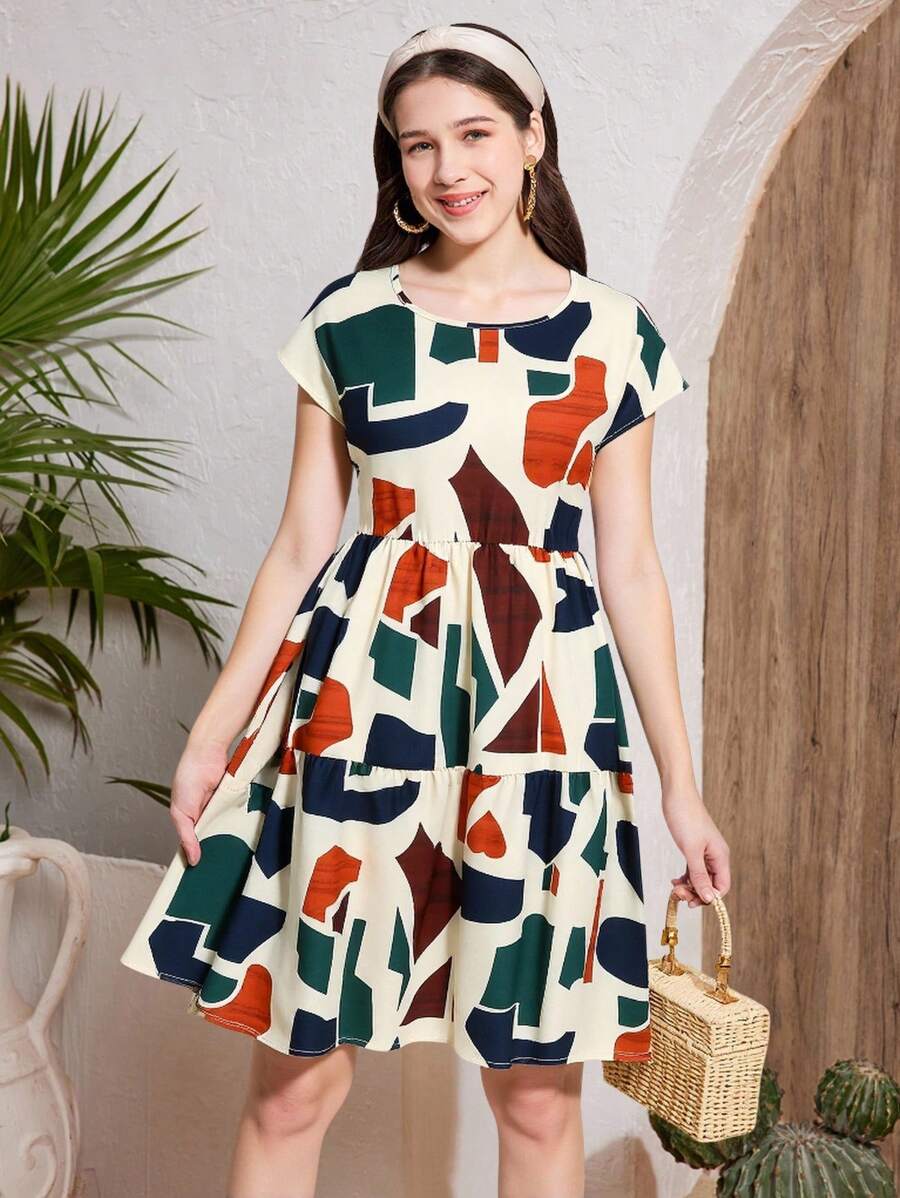 SHEIN TEENGIRL 几何印花短袖收腰A字圆领休闲连衣裙度假连衣裙春夏 - 彩色 - 查看 1