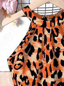 SHEIN Conjunto de top halter con hombros descubiertos y estampado de leopardo, talla grande pantalón corto con decoración de botones, para niños en verano - Naranja - Ver 5