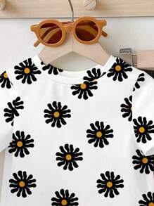 Bộ đồ mùa hè 2 món áo thun cổ tròn tay ngắn in họa tiết hoa cổ điển cho bé gái và quần ống loe dệt kim màu đen - Nhiều màu - Xem 6