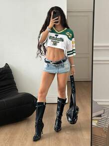 Coolane 女式夏季运动服比赛日数字图案火焰图案 V 领短款针织 T 恤，狂欢节 - 綠色 - 查看 4
