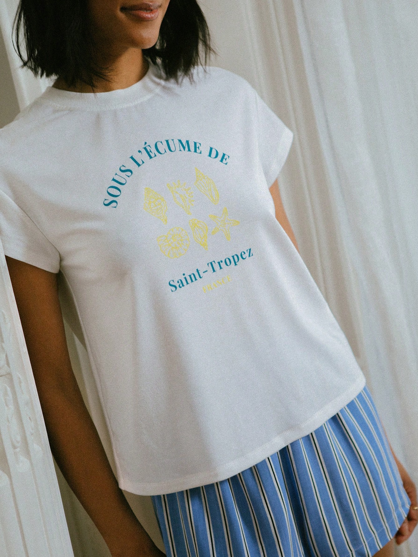Damen Relaxed Weiß T-Shirt mit Saint-Tropez Französischem Slogan und nautischen Grafiken, Grafik T-Shirts für Damen Herbst Winter