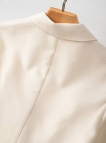 SHEIN Clasi Blazer pour femmes grande taille de printemps/été col cranté, manches courtes, boutons perlés à l'avant, texture abricot