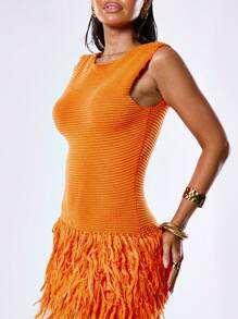 SHEIN x Eduarda Gutierrez MUSERA 流苏下摆钩针编织迷你毛衣连衣裙，适合度假、夏季、节日、海滩、春季等场合，可爱波西米亚风，牛仔风，适合节日、音乐会、伊比沙岛、西部锐舞派对、西部之夜、秋季、冬季约会之夜等场合，时尚百搭。