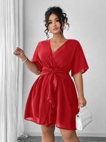 SHEIN Elenzya Conjunto de vestidos: Minifalda sexy de encaje con nudo cruzado y bajo con volantes, Vestido de gasa con escote en V profundo, volantes en las mangas y unicolor en la cintura, Vestido ajustado de manga corta con detalle de giro al estilo francés, Vestido negro, Pequeño vestido negro - Rojo - Ver 3