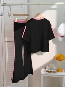 SHEIN 街头校园运动风，黑色和粉色纽约风，23号条纹球衣图案，少女休闲简约圆领短袖T恤和喇叭裤两件套，夏季服装，轻松舒适，儿童秋季叠穿，时尚童装，休闲装，儿童图案服装，返校季，秋装，返校节 - 彩色 - 查看 2