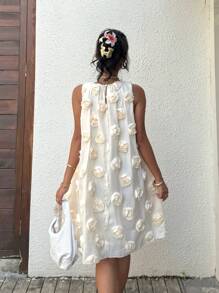 SHEIN EZwear Vestido sin mangas con tejido beige y decoración de flores 3D para mujeres