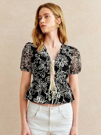 Écloséra Women's Vintage French Lace Embroidery 3D Jacquard Short Puff Sleeve Blouse, Black & White
