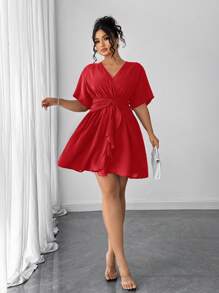 SHEIN Elenzya Conjunto de vestidos: Minifalda sexy de encaje con nudo cruzado y bajo con volantes, Vestido de gasa con escote en V profundo, volantes en las mangas y unicolor en la cintura, Vestido ajustado de manga corta con detalle de giro al estilo francés, Vestido negro, Pequeño vestido negro - Rojo - Ver 4