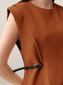 BizChic Camisa de mujer 2025 Verano Nuevo Cuello Redondo Marrón Mangas Cortas Bajo Asimétrico Decorado con Botones y Cinturilla, Vestimenta Casual de Oficina Elegante para Vacaciones de Playa, Boda, Festival de Música, Brunch, Aeropuerto, Estilo Vintage 90s Escandinavo Americana