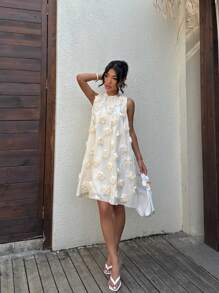 SHEIN EZwear Vestido sin mangas con tejido beige y decoración de flores 3D para mujeres