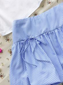 SHEIN Conjunto de ropa de 2 piezas para adolescentes de primavera y verano con estilo "Clean Girl" que incluye top de tirantes de punto blanco + falda corta acampanada a rayas - Azul y blanco - Ver 6