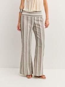 Nöista Pantalones acampanados a rayas con cintura elástica cómoda. Perfecto para atuendos de verano, vibraciones del festival de São João o looks relajados para vacaciones en EE. UU. Mezcla suave de lino.