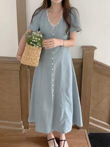 DAZY Váy denim cổ điển màu nhạt có cổ ren, cạp chun, dài - Rửa nhẹ - Xem 4