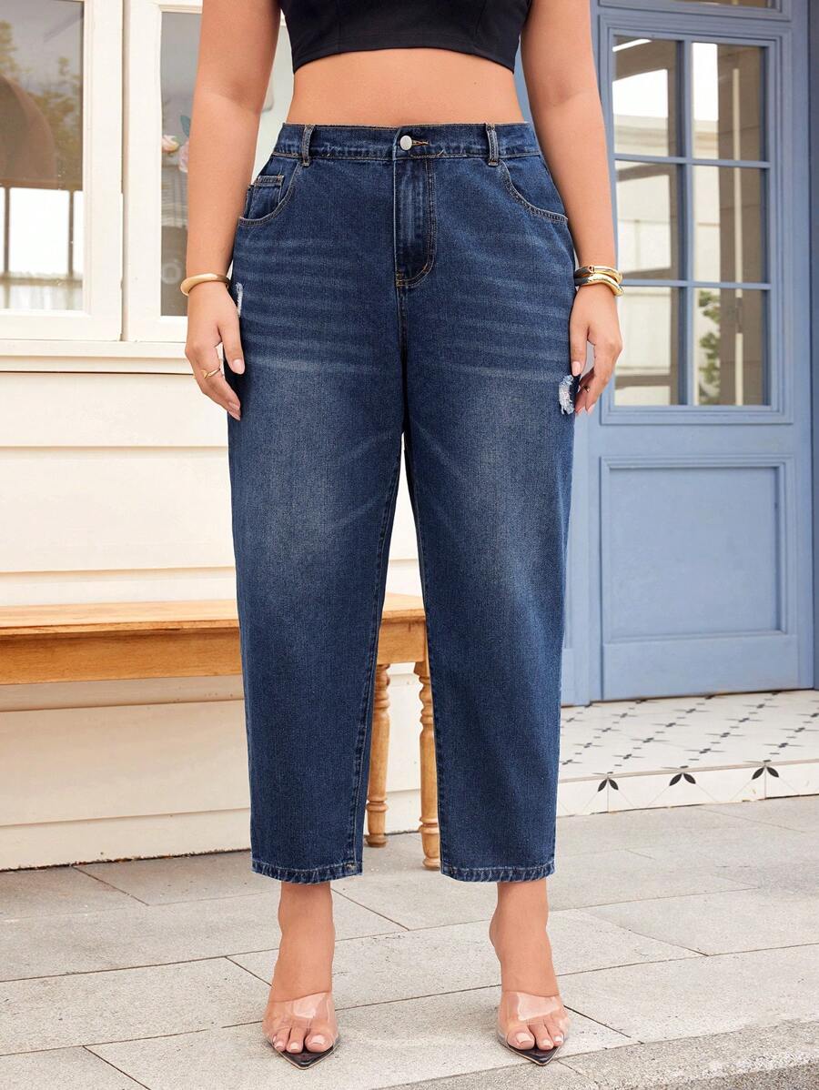 SHEIN Essnce 大码女式口袋装饰休闲锥形七分牛仔裤 - 淺色水洗藍 - 查看 1