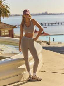 Aralina Leisurewaer 高光泽面料弹性腰带标志运动健身短款上衣 - 灰色 - 查看 1