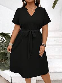 SHEIN LUNE 女式大码纯色 V 领短袖休闲连衣裙 女式春季服装 女式夏季服装 夏装 复活节服装 女式西装 女式夏季服装 毕业礼服 夏装、连衣裙 休闲大码黑色连衣裙 大码配腰带连衣裙 大码 A 字形连衣裙 女式大码连衣裙、商务休闲女装 - 黑色 - 查看 3