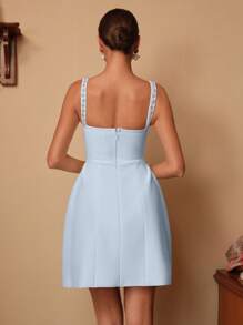 SHEIN Unity 优雅女士无袖水晶装饰白色紧身连衣裙，高腰修身鸡尾酒会迷你连衣裙，春季、夏季、节日、假日的奢华时尚 - 淺藍色 - 查看 2