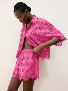 Maija Shorts de Uso Diário em Estilo Boêmio, Cor Sólida Rosa Choque, Estilo Havaiano, Tecido de Algodão Bordado com Recortes e Bainha Ondulada, Ideal para Férias e Festas de Verão