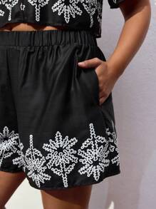 Maija 2 pièces/Set Femme grande taille Top à manches courtes et short imprimé palmier Set vacances Décontracté Professionnel Femme Sortie Hauts Bureau Vêtements Automne Femme Vêtements Rentrée Scolaire Vêtements Homecoming Vêtements Vintage Modestes Tenues de professeur Femme Romantique, Mode, Polyvalent; Confortable, Élégant, Décontracté, Simple Tenue Quotidienne