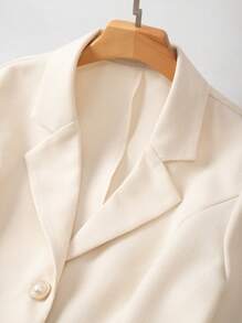 SHEIN Clasi Blazer pour femmes grande taille de printemps/été col cranté, manches courtes, boutons perlés à l'avant, texture abricot