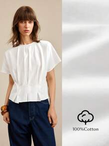 Ontre 2025新款女士休闲翻领衬衫，荷叶袖收腰设计，白色，简约时尚，适合春夏日常穿着、通勤、商务休闲等场合，高品质面料，现代都市休闲时尚，商务休闲女装，低调复古风，轻松展现气质，高端都市通勤，高品质机场女装，高端面料，高端优雅复古邮轮礼服，适合婚礼宾客，低调耐穿的基础款正式场合。