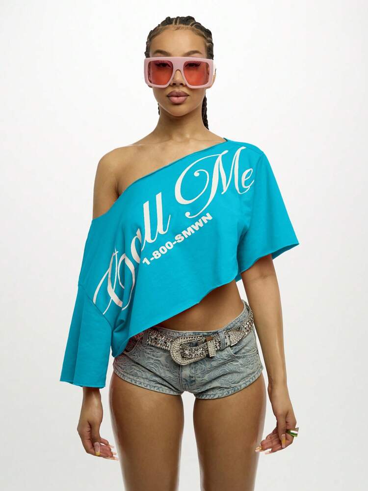 SUMWON WOMEN Off Shoulder Asymmetric Graphic Statement Crop Top