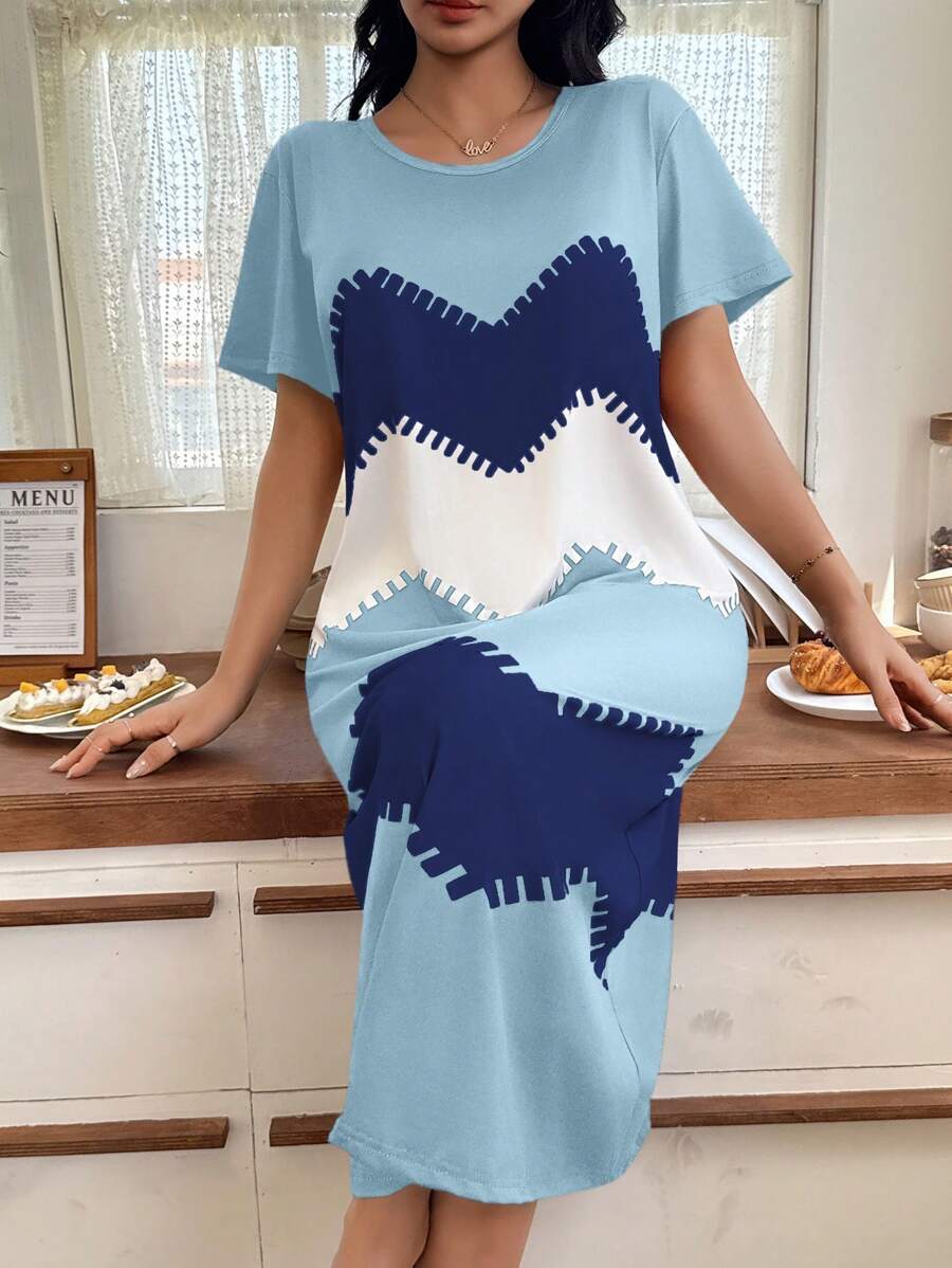 SHEIN Váy ngủ thường ngày tay ngắn in họa tiết sóng kỹ thuật số cho nữ, Moo Moo - Màu xanh lam - Xem 1