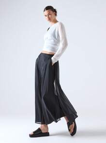 LYSMO 2025 春夏新品女款黑色缎面外层搭配欧根纱透视七分短裤，简约休闲，适合基本款办公室穿着，百搭下装 - 黑色 - 查看 5