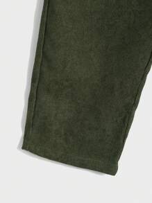Conjunto de camisa y pantalones minimalista y versátil para niños preadolescentes, de tela suave, adecuado para el uso diario, la escuela, los viajes y los deportes al aire libre en primavera/verano, con un diseño cómodo y de estilo universitario casual