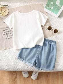 SHEIN 2 件套男婴和女婴舒适可爱时尚心形设计白色短袖 T 恤和牛仔短裤套装，适合春夏季室内、户外、日常、运动、玩耍、派对、摄影、度假、节日 - 白色 - 查看 2