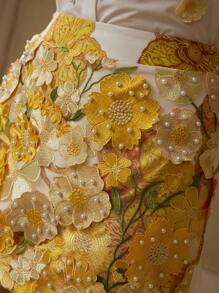 MOTF PREMIUM VÁY MINI TRANG TRÍ THÊU & NGỌC TRAI GIẢ - Màu vàng - Xem 2