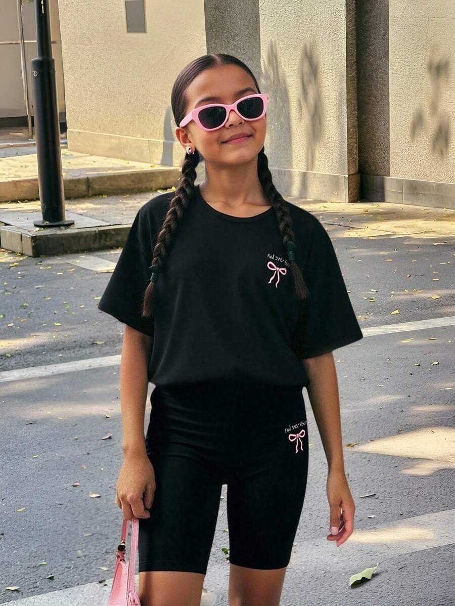 SHEIN 少女“寻找内心平静”蝴蝶结印花圆领宽松T恤和弹力短裤两件套,休闲夏季套装 - 黑色 - 查看 1