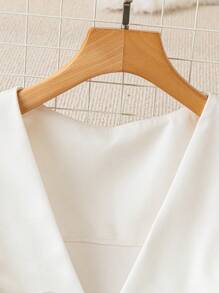 SHEIN PETITE 2 件套女士纯色无袖上衣和短裤套装，简约风格 - 白色 - 查看 3