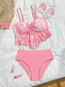 青少年女孩不对称荷叶边下摆扎染印花上衣和纯色三角形比基尼套装，适合海滩和度假