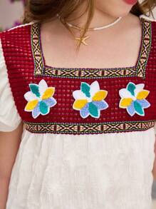 Tween-Mädchen Zweiteiliges Set mit buntem, floral besticktem Rüschensaum, doppellagigem Oberteil mit Flügelärmeln und zerrissenem, jeansfarbenen Shorts mit Quasten - Verschiedenfarbig - Übersicht 5