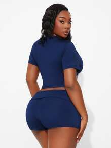 SHEIN SXY 大码女装两件套 - 修身街头风蓝色字母印花T恤和高腰紧身蓝色短裤，适合性感妩媚的职场女性、舞会、情人节、邮轮旅行、通勤、商务、复古、派对、度假、外出、老钱风、层次感丰富的穿搭、约会之夜、聚会、极简主义、生日、正式场合、辣妹风、伊比沙岛风、纳什维尔风、休闲、低调、时尚、休闲、购物、街头风、外出等各种场合，凸显身材，修饰身形。 - 藏蓝色 - 查看 2