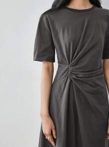 Dazy-Less 夏季商务休闲扭褶设计宽松直筒中长连衣裙，适合女士、返校服、教师装 - 深灰色 - 查看 5
