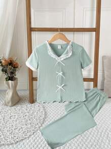 SHEIN 2 件女童蕾丝荷叶边蝴蝶结装饰短袖上衣和休闲裤家居服套装 - 綠色 - 查看 1