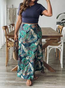 SHEIN VCAY Top tricotat bleumarin, cu mânecă scurtă și guler rotund, mărime plus, asortat cu o fustă tip A cu imprimeu floral. Un set casual și confortabil pentru vacanță/plajă, potrivit pentru vacanțe, plajă, vară, excursii scurte în oraș și stil boem.