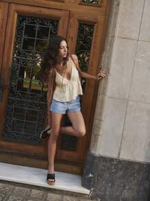 Nöista V领荷叶边上衣，饰有蕾丝边，腰部可调节。非常适合夏季、音乐节或打造可爱的七月四日造型。 - 杏色 - 查看 4