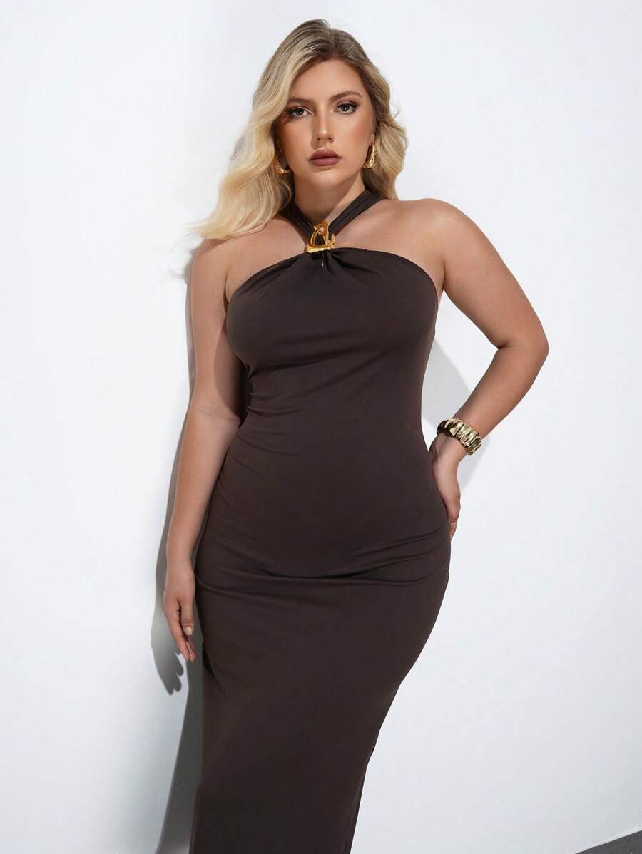 Maija Damen Große Größen Mode einfarbiges Off-Shoulder asymmetrisches Kleid mit Metallring Dekor, figurbetont - Braun - Übersicht 1