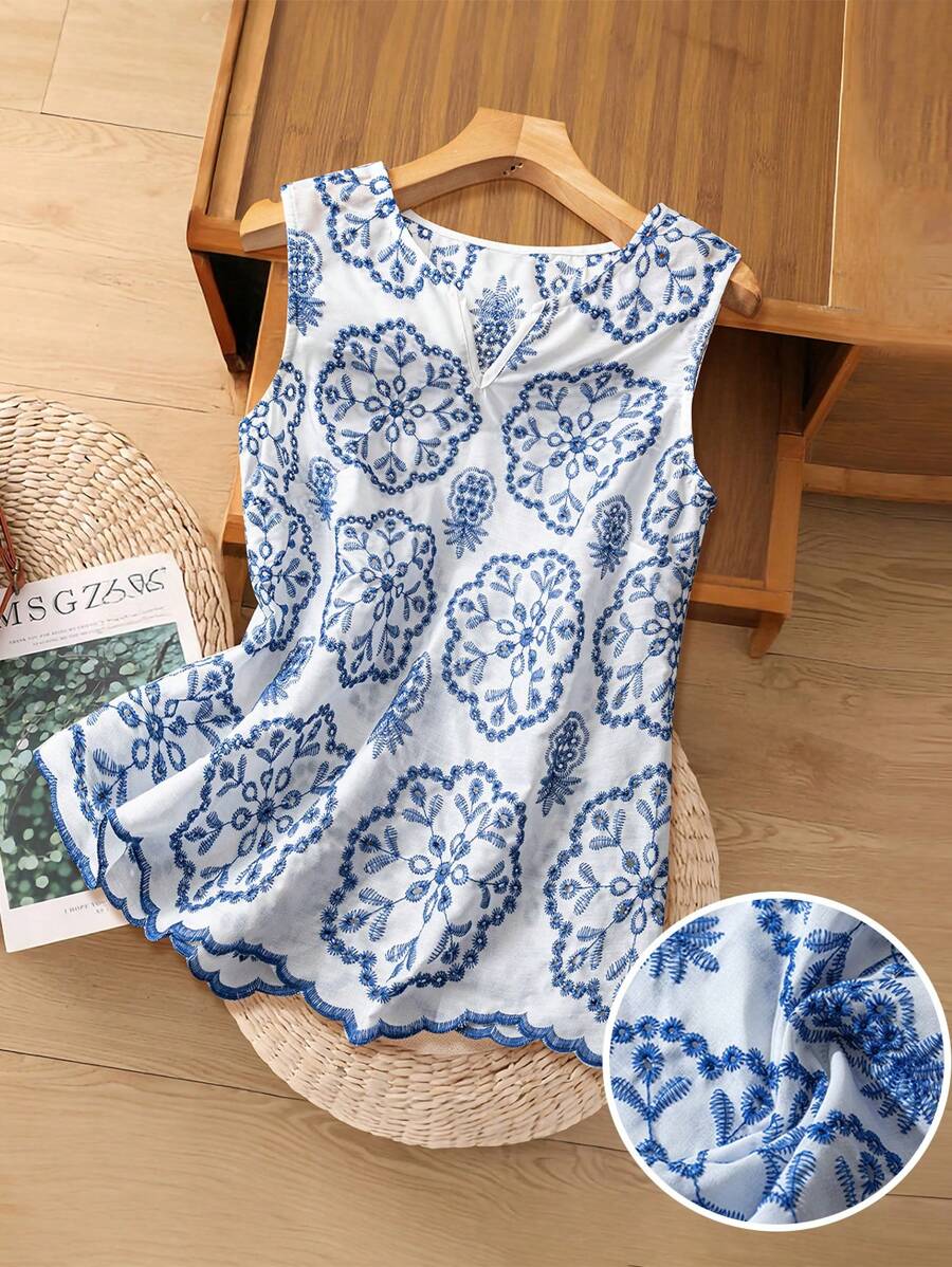 Rusticease 女士节日花卉刺绣V领无袖衬衫 - 藍白色 - 查看 1